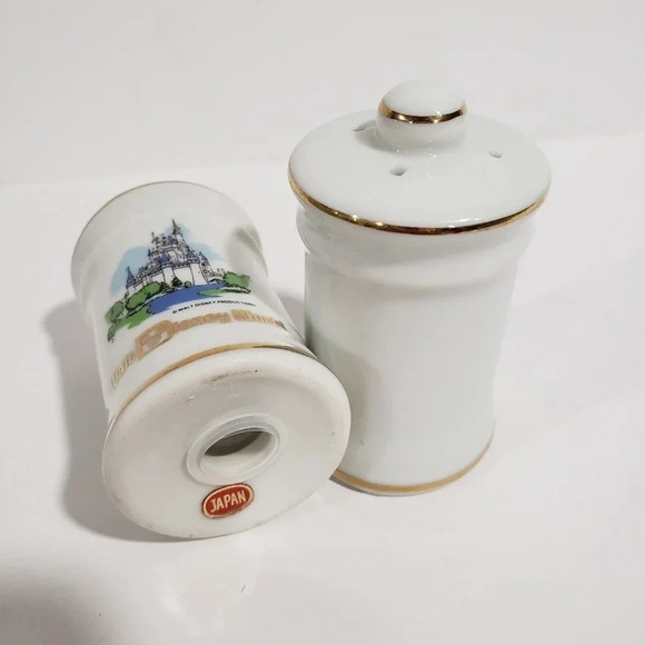 Walt Disney World Salt & Pepper  Shakers Castle Magic Kingdom (Japan) - Picture 4 of 5